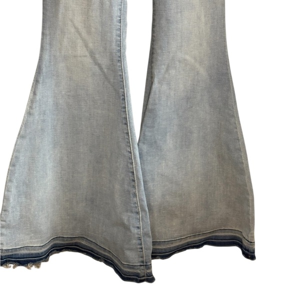 Free People We The Free IRREPLACEABLE Kent Blue Flare Raw Hem Button Fly Jeans - Picture 10 of 10